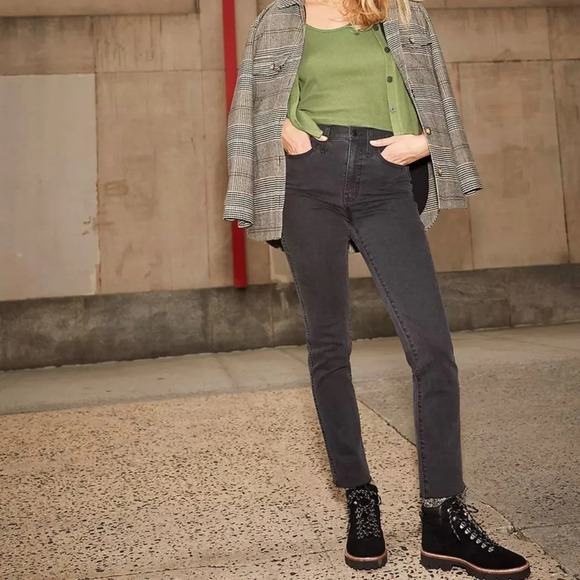 Madewell Petite Stovepipe Jeans in Banberry Wash (faded black) - Picture 6 of 16